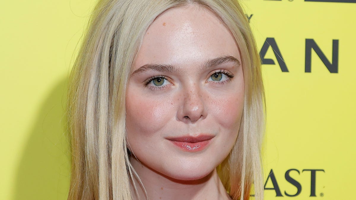 'It's a family affair.' Elle Fanning reveals her sweet Oscar dates