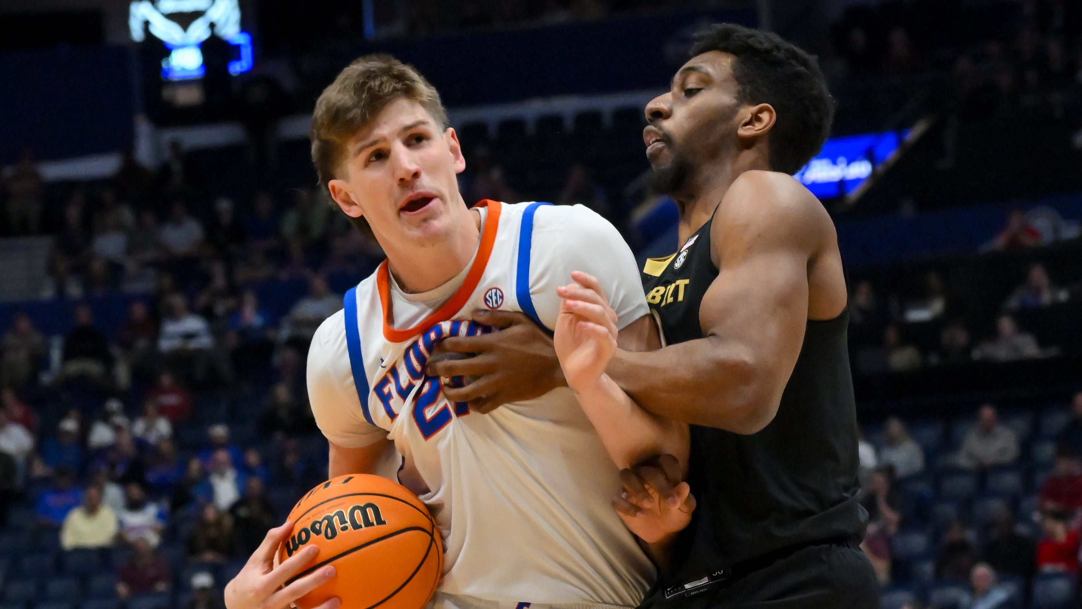 Ο Alex Condon του μπάσκετ της Φλόριντα επιστρέφει στο πρόγραμμα