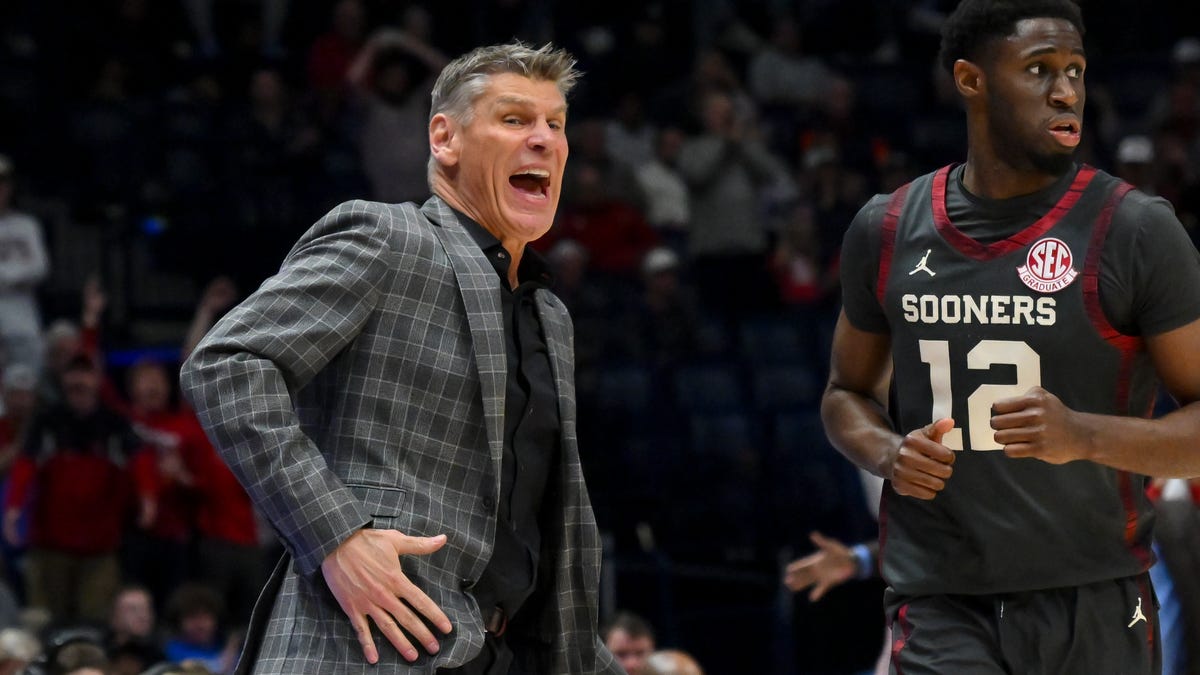 Oklahoma Sooners head coach Porter Moser reacts to a called foul against the Arkansas Razorbacks during the second half at Bridgestone Arena.