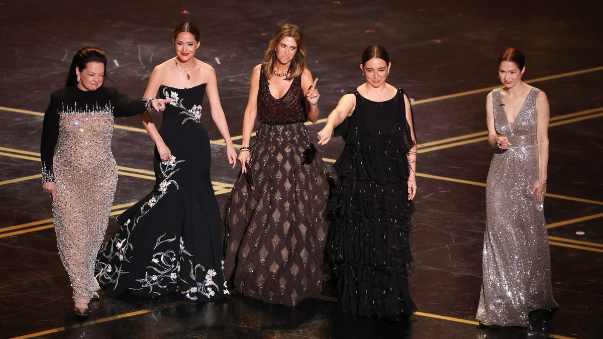 Wendi McLendon-Covey addresses missing 'Bridesmaids' Oscars reunion