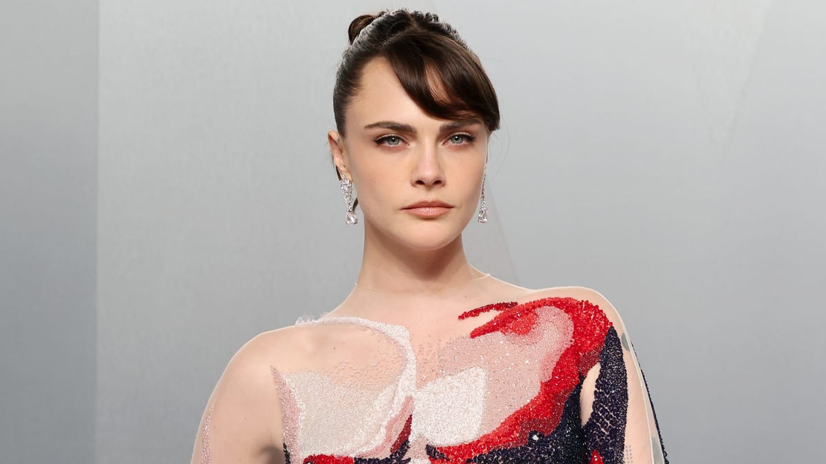 See Cara Delevingne's head-turning Oscar night 'muscle' dress