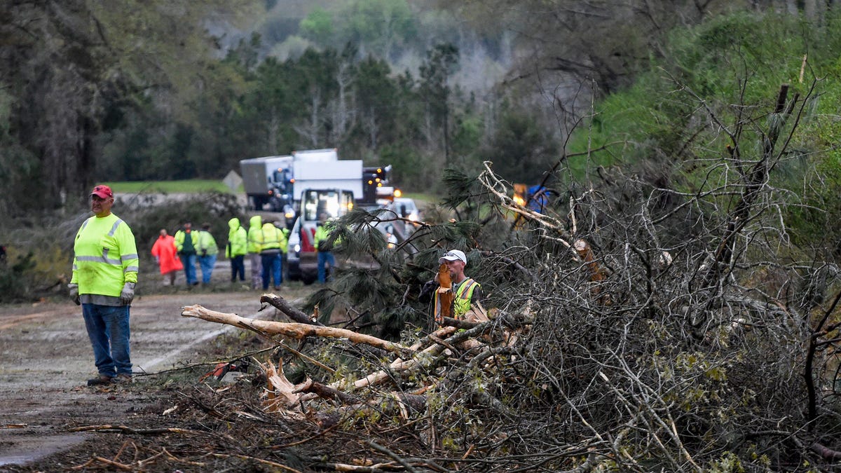 Severe weather leaves thousands without power across the US. See map.