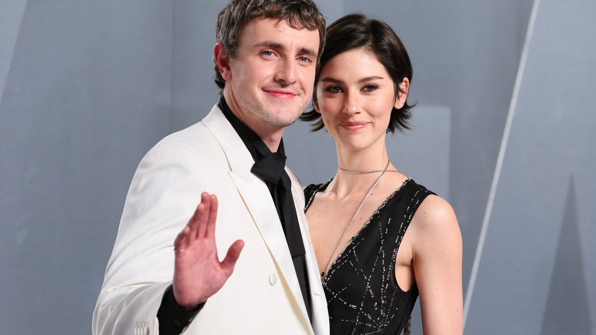 Gracie Abrams dons daring 2-piece on Oscars red carpet with Paul Mescal