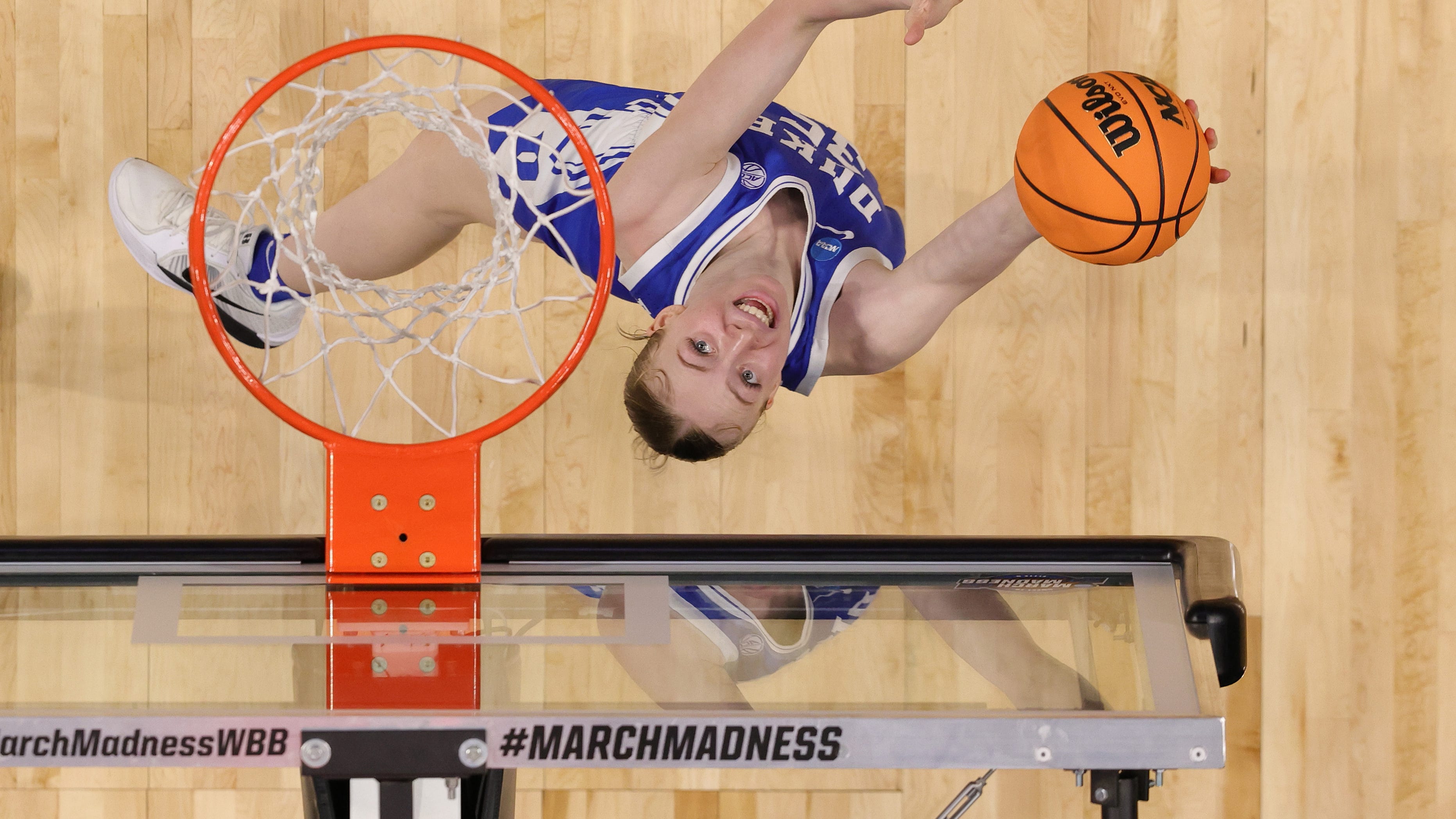 Συνεντεύξεις βοηθού μπάσκετ γυναικών του Τενεσί για δουλειά μέσης σπουδαιότητας