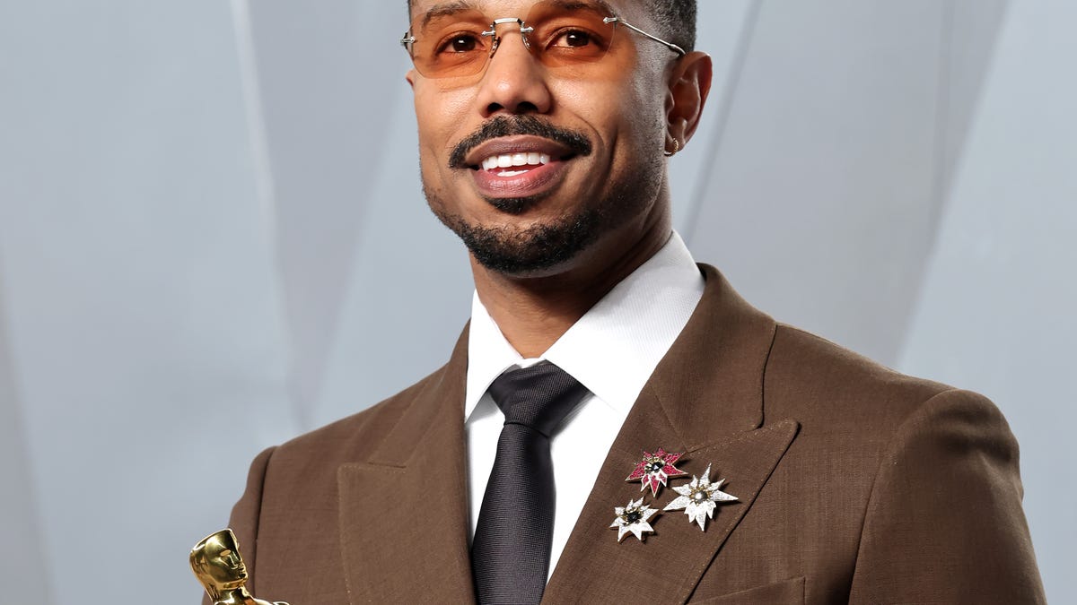 Who really stole the Oscars? Brooches were men's accessory of the night.