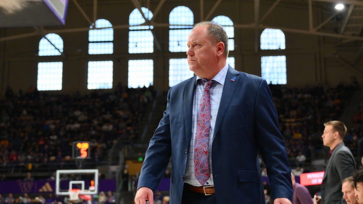 Το μπάσκετ του Ουισκόνσιν υπογράφει διεθνή φόργουορντ