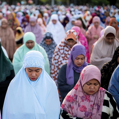Muslims attend Eid al-Fitr prayers to mark the end of the holy month of Ramadan at Quirino Grandstand, in Manila, Philippines, on March 31, 2025.