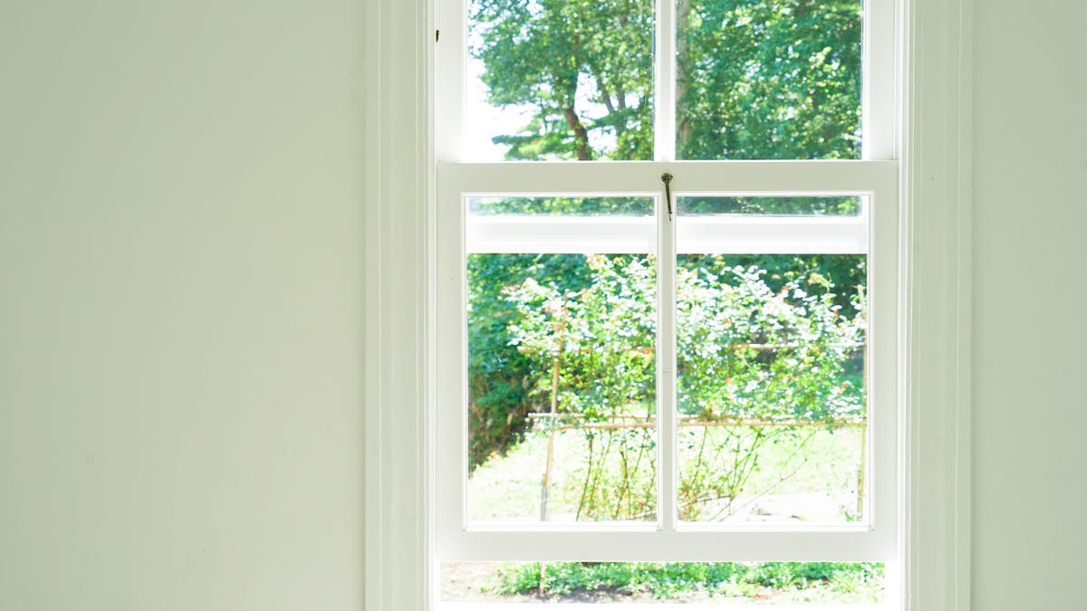 Single-hung vs double-hung windows: Which belong in your home?