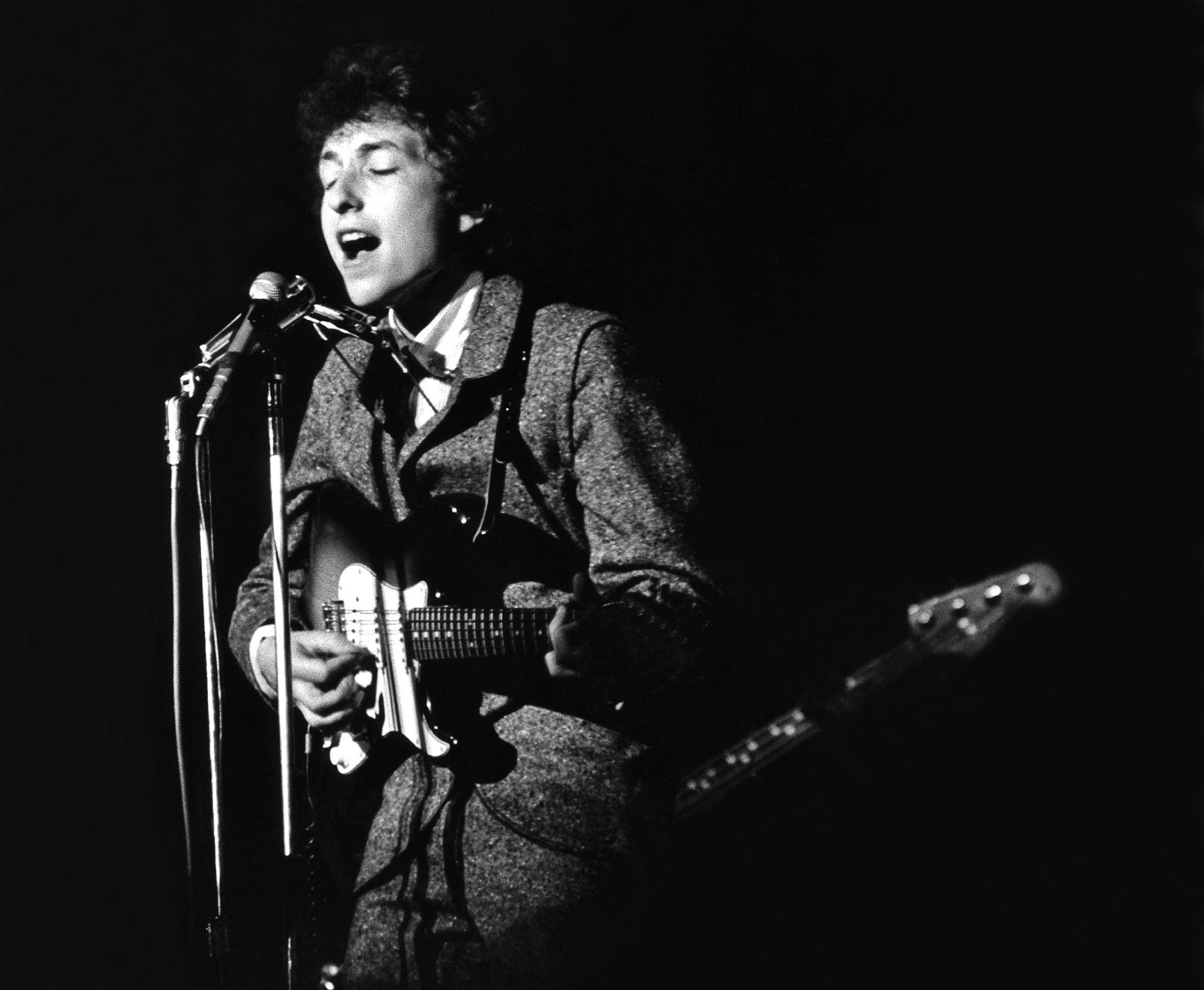 https://www.gannett-cdn.com/authoring/authoring-images/2026/03/20/PMCA/89247083007-bob-dylan-royal-albert-hall-1966.jpg?auto=webp&crop=1999,1125,x0,y82&format=pjpg&width=1200