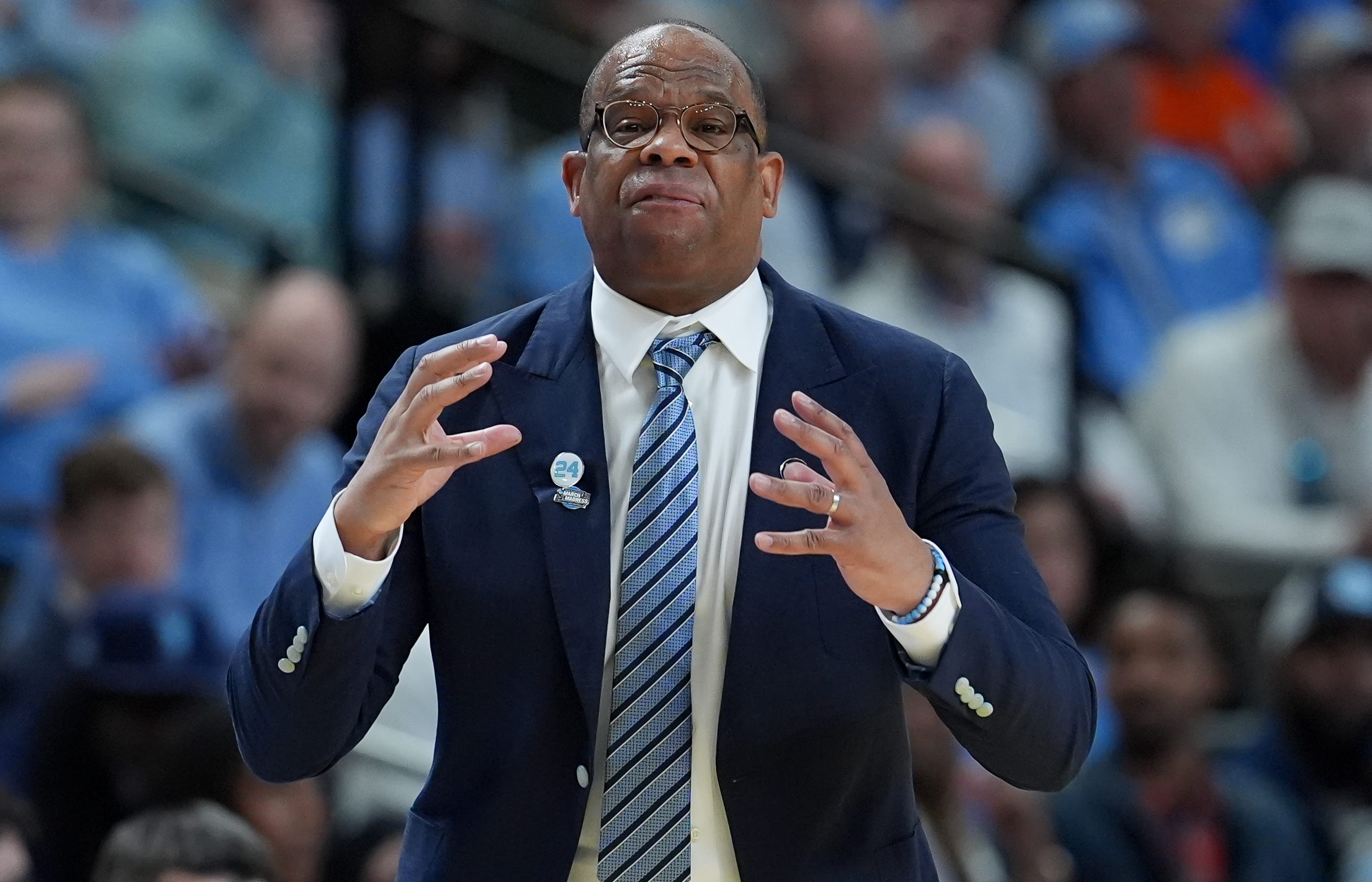 Larry Brown defends Hubert Davis amid job speculation