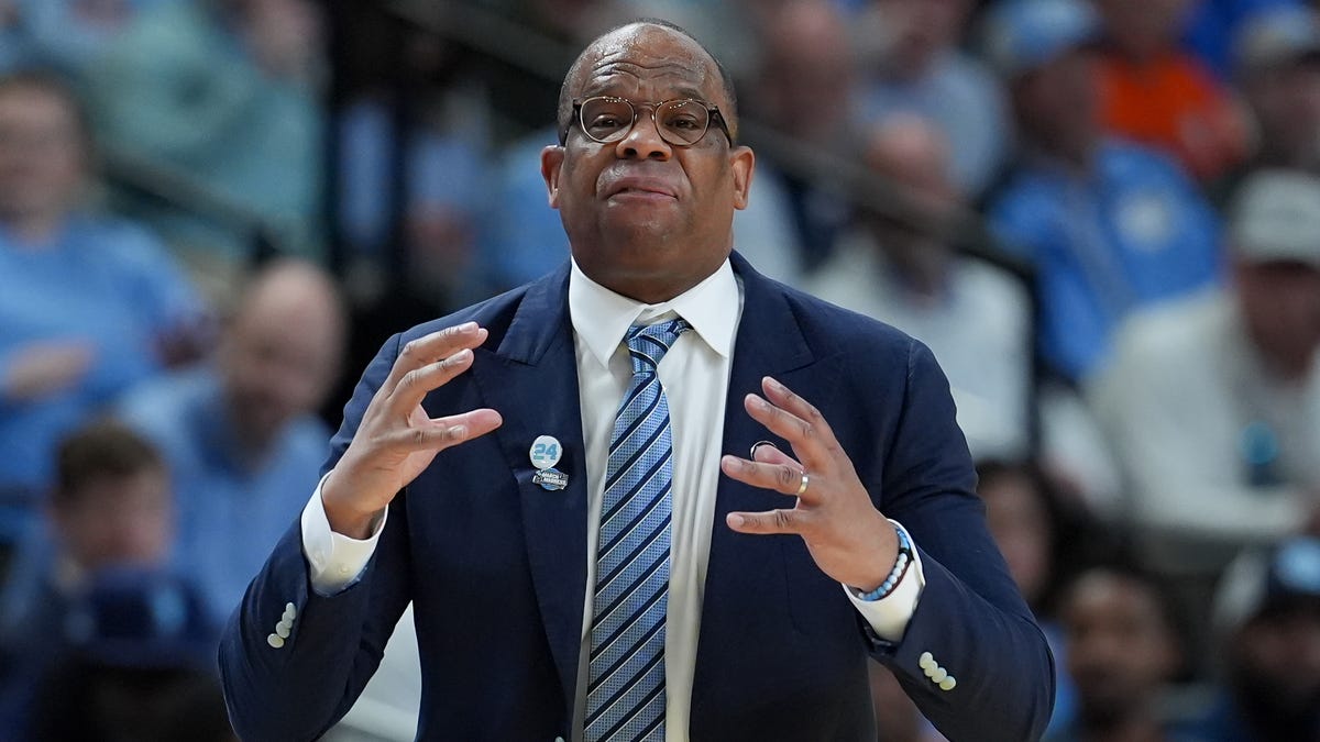 Larry Brown defends Hubert Davis amid job speculation Larry Brown defends Hubert Davis amid job speculation