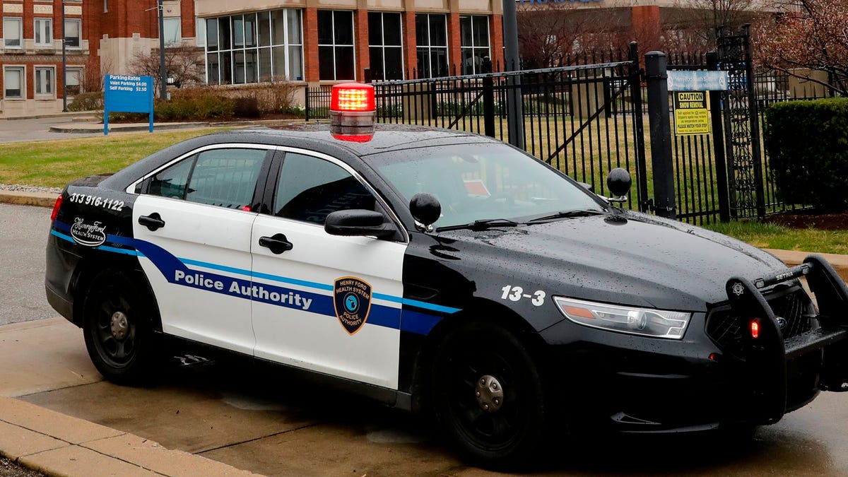 Prosecutors say ex-Detroit officer led 'double life' as serial rapist