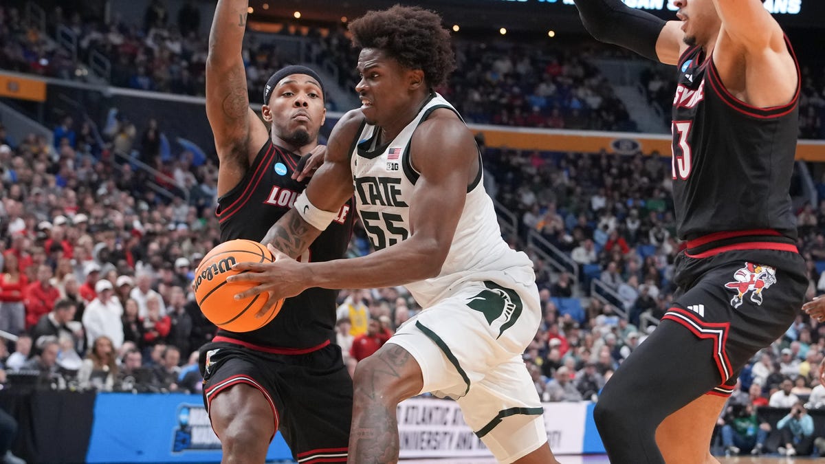 Coen Carr puts on show, leads Michigan State past Louisville, into Sweet 16