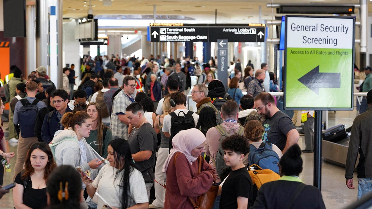 Passengers wait in long TSA lines as a partial government shutdown continues, at Hartsfield-Jackson Atlanta International Airport in Atlanta, Georgia, U.S., March 20, 2026.