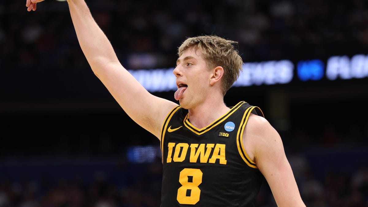Iowa Hawkeyes forward Alvaro Folgueiras (7) reacts after a play against the Florida Gators in the second half during a second round game of the men's 2026 NCAA Tournament at Benchmark International Arena.