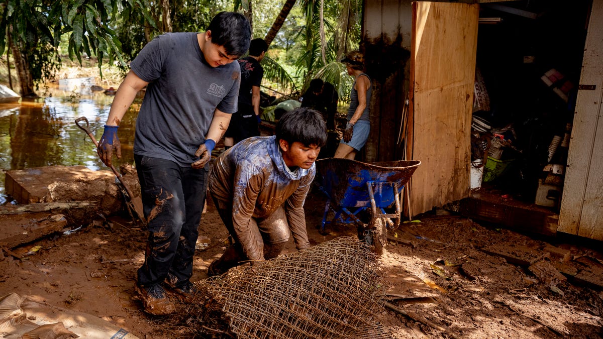 Hawaii floods leave communities reeling &ndash; see the recovery efforts
