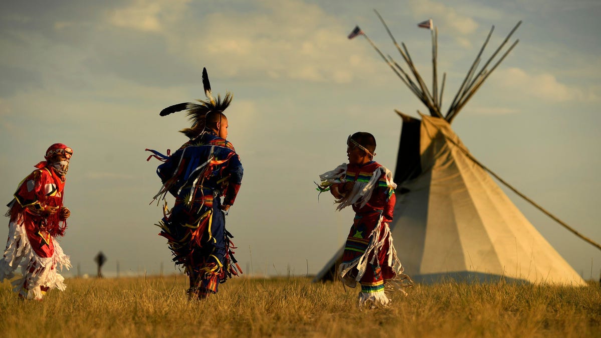 Pariwisata Asli South Dakota menawarkan pengalaman budaya yang kaya