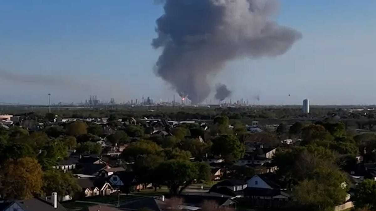 Video shows smoke billowing after Valero refinery explosion