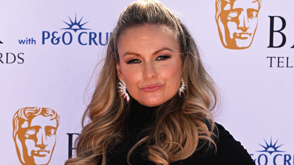 Mel Schilling, dating coach on 'Married at First Sight,' dies at 54