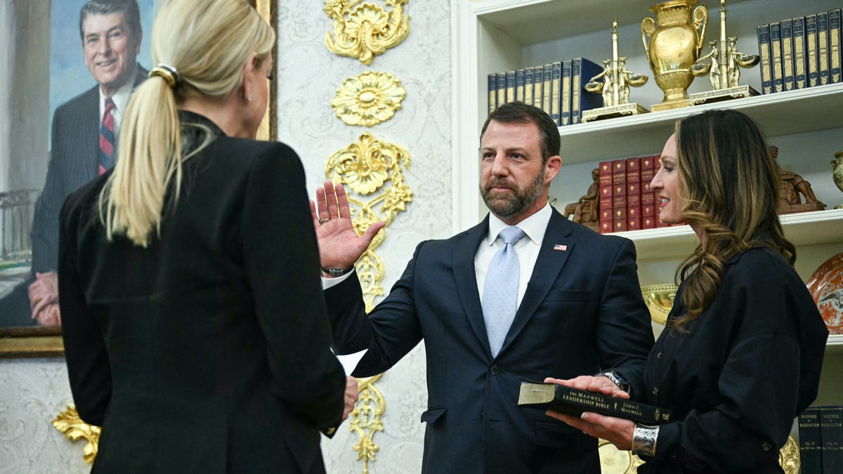Markwayne Mullin sworn in as DHS secretary, replacing Kristi Noem