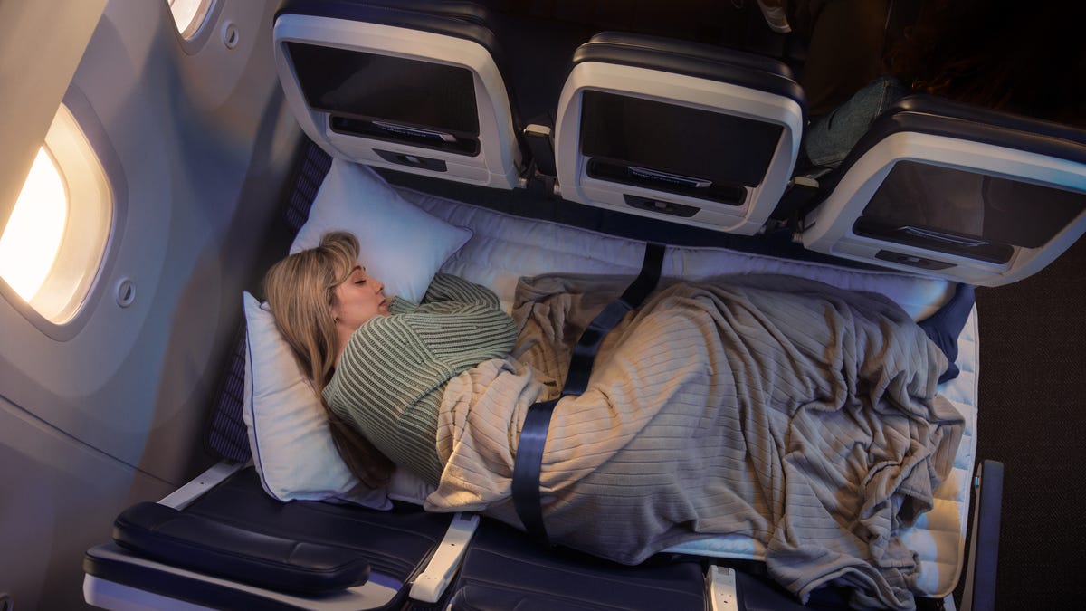 United to be first US carrier with economy seats that turn into couches