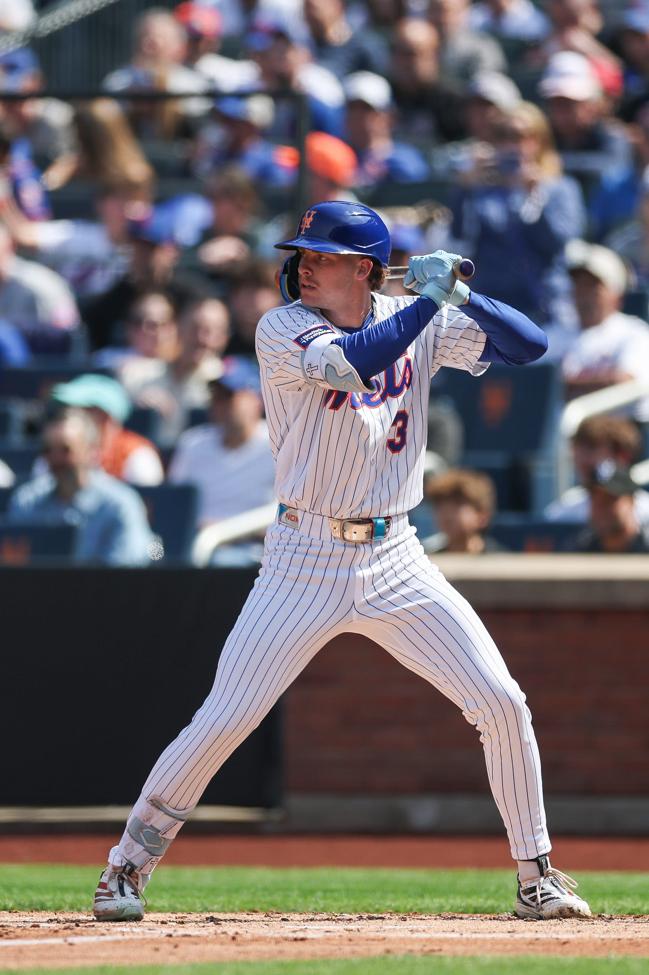 Mets' top prospect clubs home run in MLB debut vs. Pirates on Opening Day.