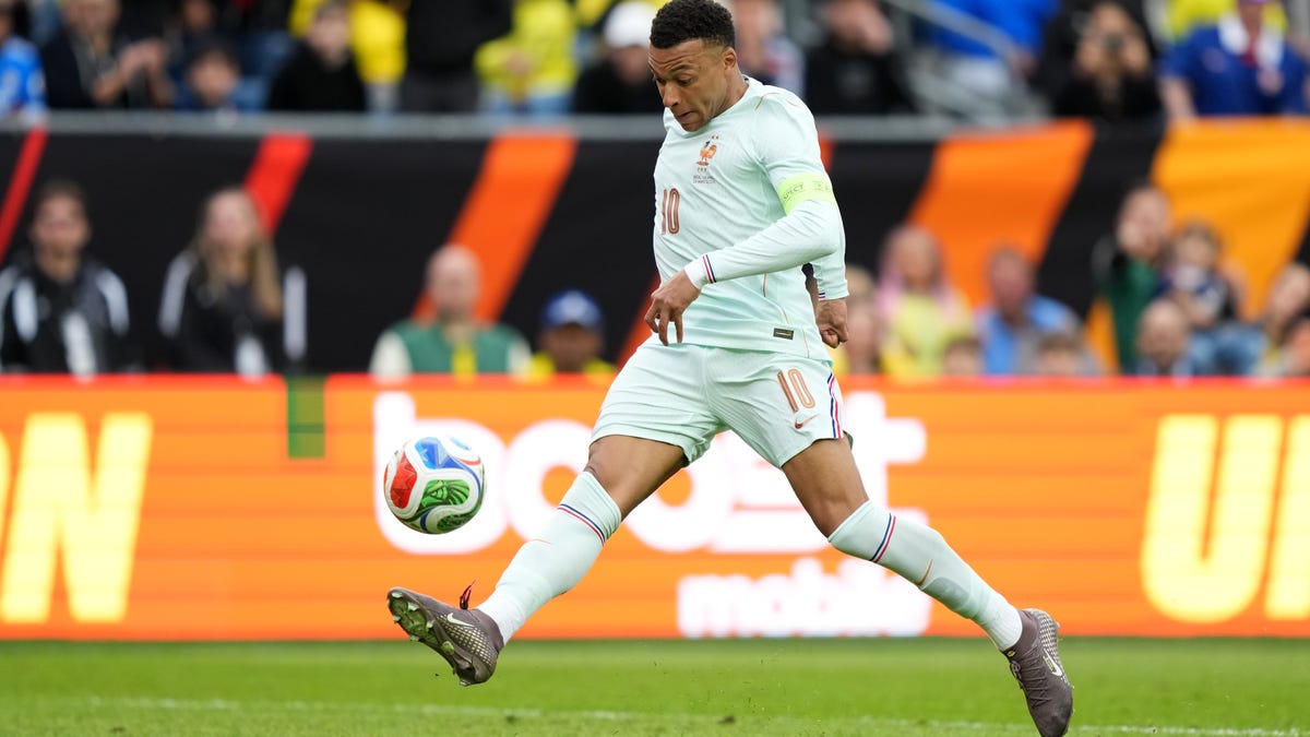 Kylian Mbappé scored the opener and Hugo Ekitike added another as France beat Brazil 2–1 in a star‑studded friendly at Gillette Stadium.