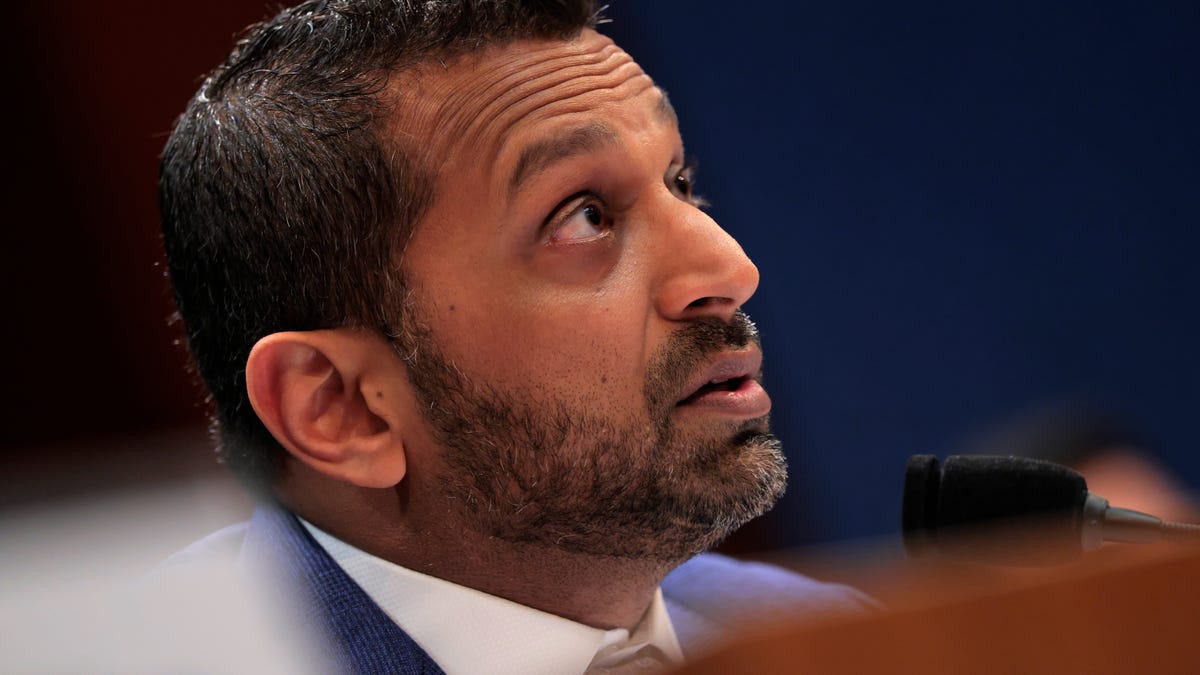 La presión de Kash Patel contra el legislador demócrata despierta preocupaciones dentro del FBI.