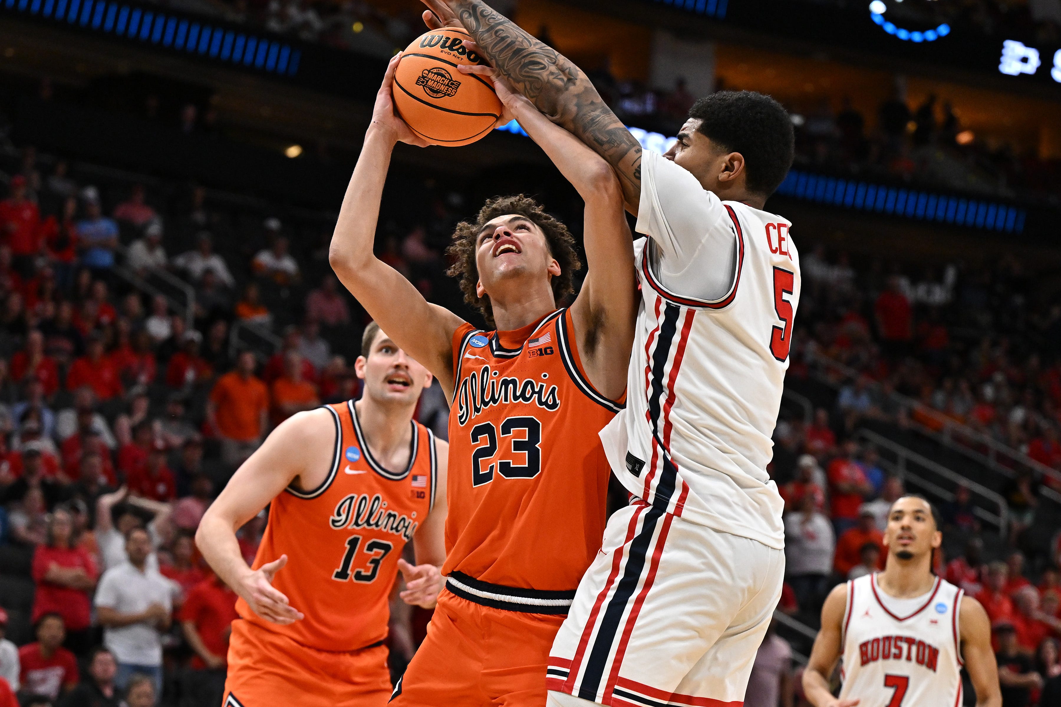 Illinois gave Houston a taste of its own medicine in the Sweet 16, riding a defensive performance to victory. Here are the highlights: