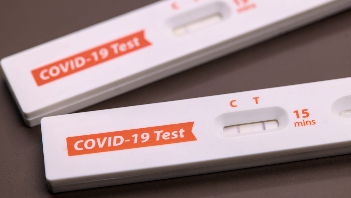 Graphic showing the spread of COVID variants across a map