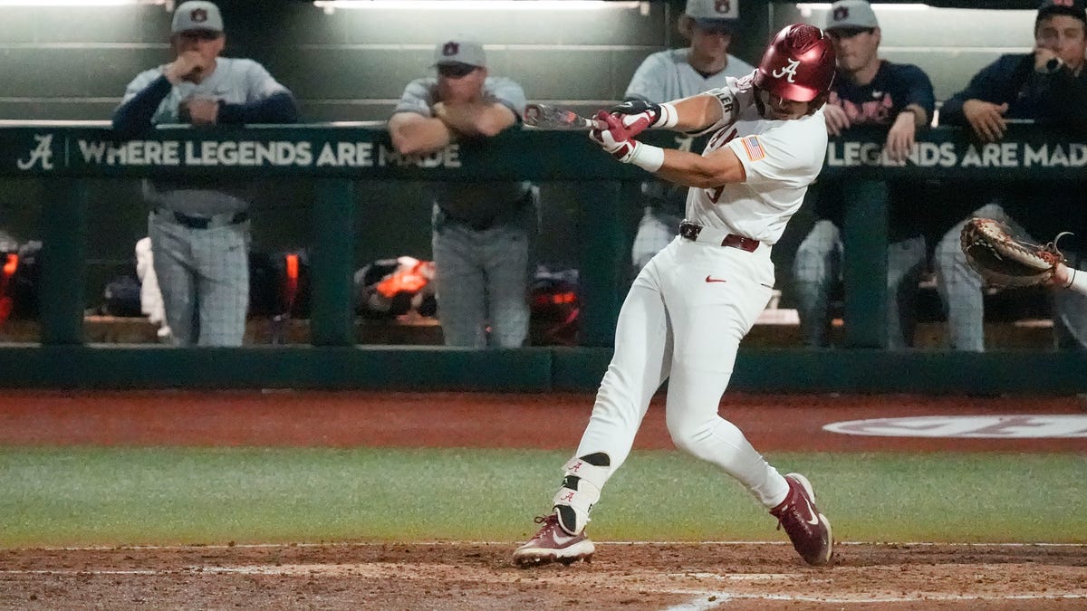 El béisbol de Alabama utiliza pitcheo fuerte y defensa para barrer a Auburn en juego de la SEC