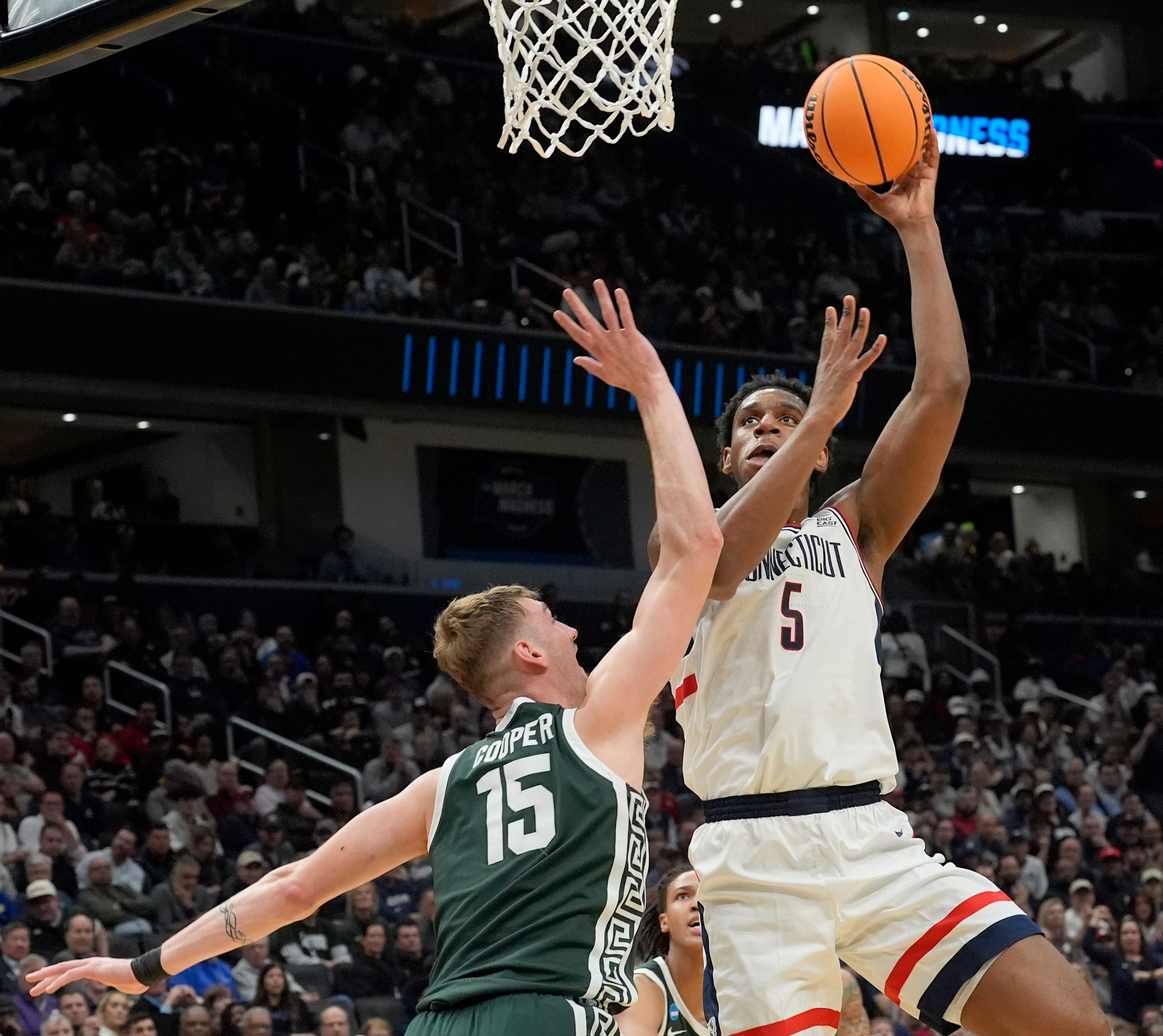Michigan State basketball score: No Elite 8 for Spartans, as huge comeback unravels late in second half against Connecticut in Sweet 16.
