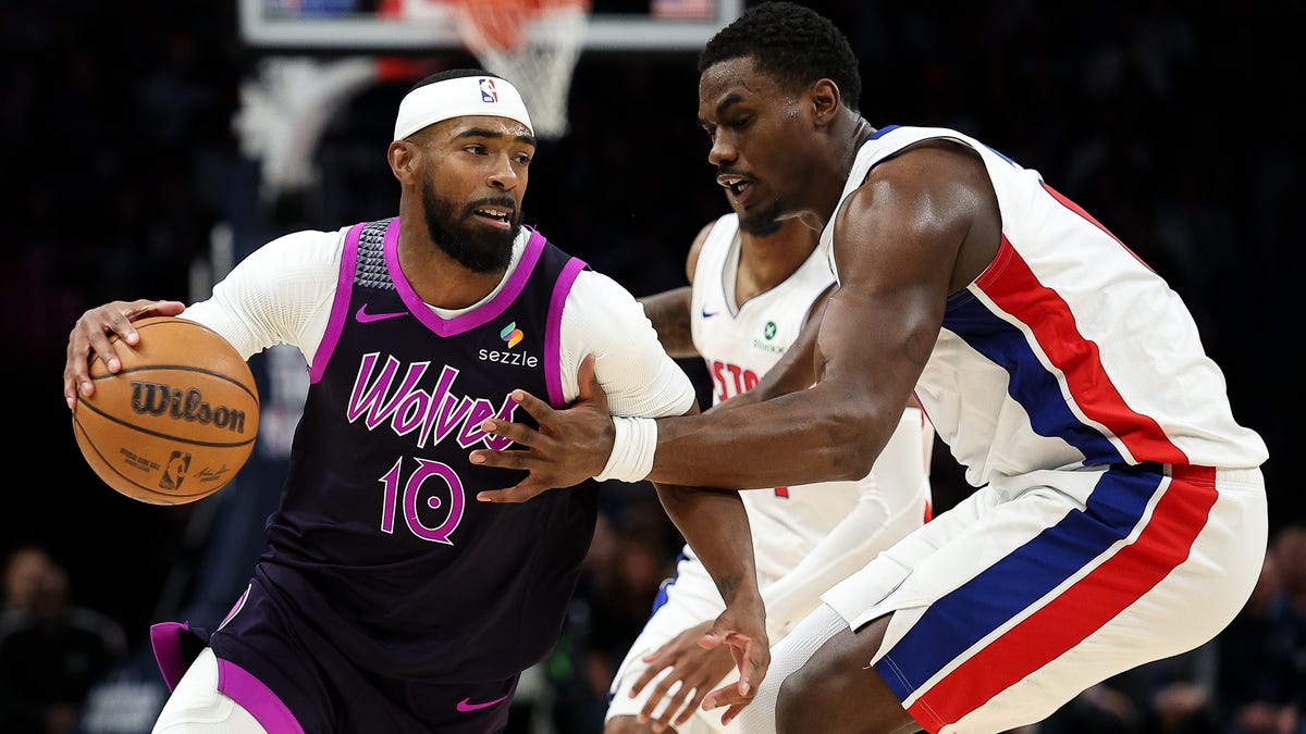 سبعة بيستونز يسجلون بأرقام مضاعفة في الفوز على تي وولفز