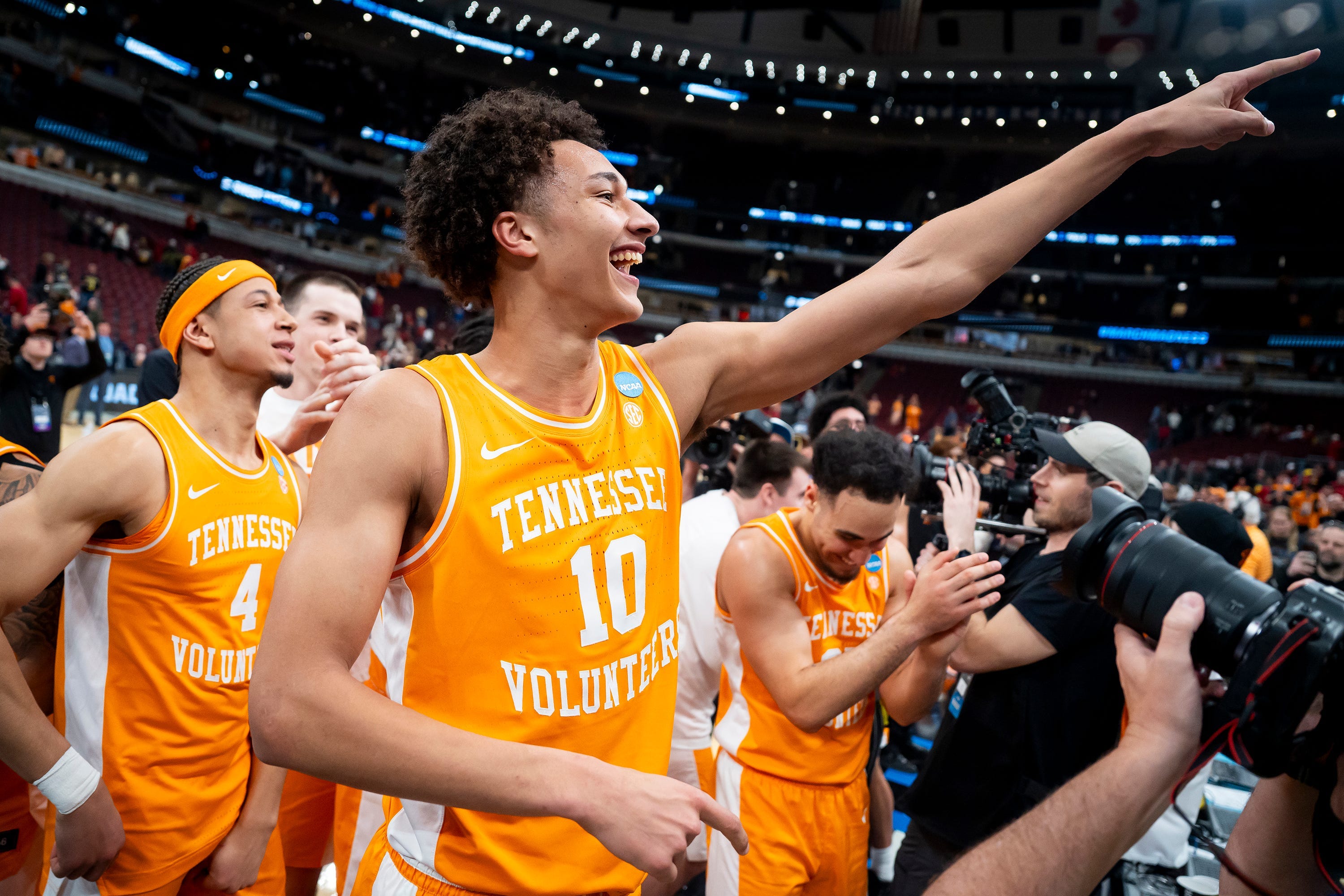 Tennessee men's basketball knocked off Iowa State 78-62 to advance to the Elite Eight for the third straight year. Catch up with highlights here: