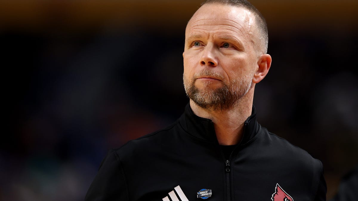 How should Louisville basketball, Pat Kelsey approach transfer portal? How should Louisville basketball, Pat Kelsey approach transfer portal?