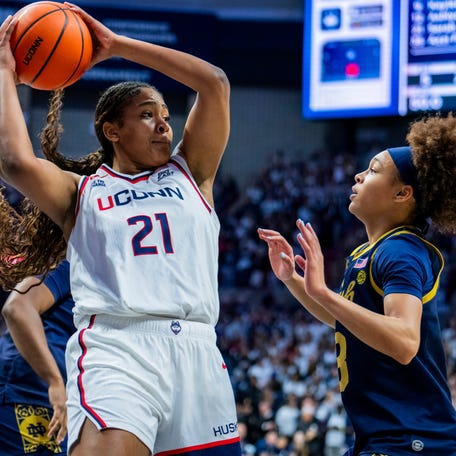 Sarah Strong #21 of the Connecticut Huskies gets the rebound against Hannah Hidalgo #3 of the Notre Dame Fighting Irish during the first half of the NCAA women's basketball game at Harry A. Gampel Pavilion on January 19, 2026 in Storrs, Connecticut.