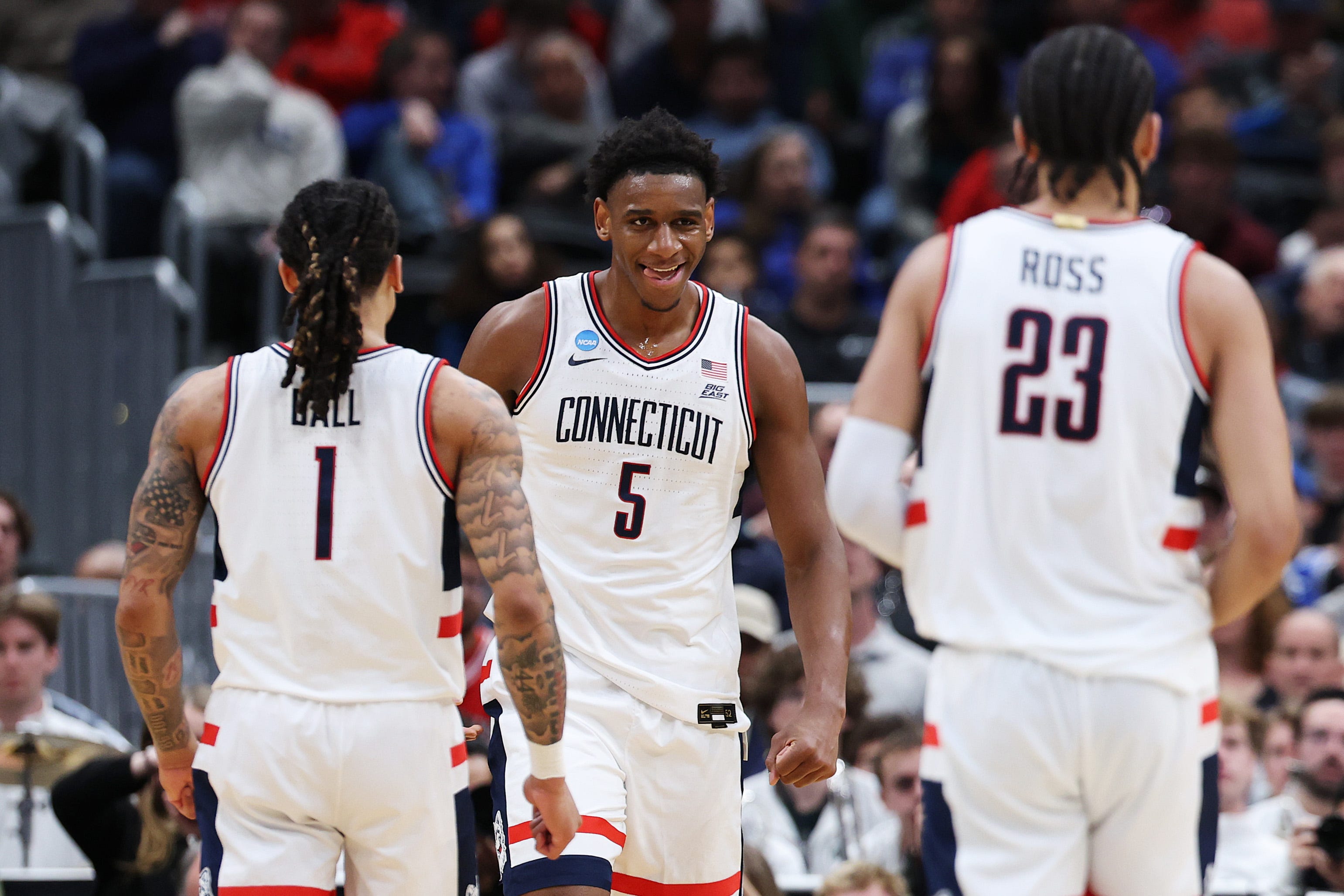 Here's who USA TODAY Sports' experts have winning Sunday's Elite Eight games between Duke-UConn and Michigan-Tennessee.