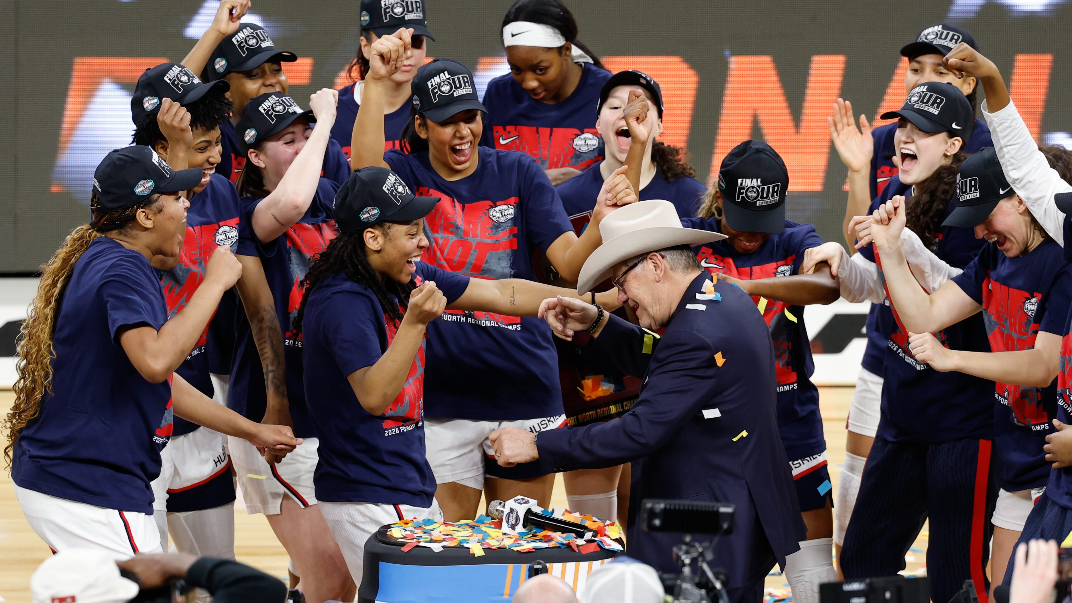 Τέλεια, ανενόχλητη, ασταμάτητη: η γυναικεία ομάδα μπάσκετ της UConn μπαίνει στο Final Four