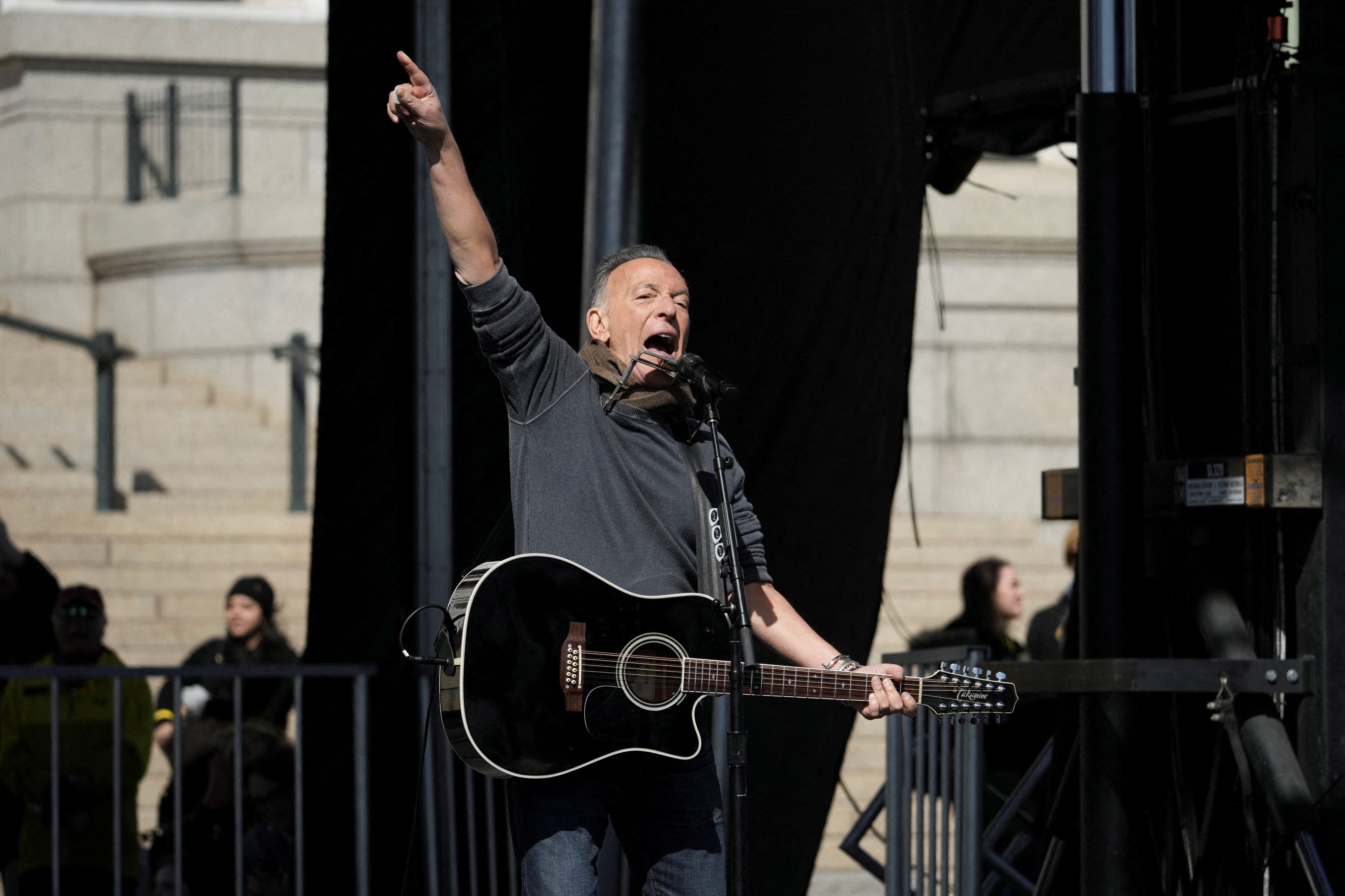 https://www.gannett-cdn.com/authoring/authoring-images/2026/03/30/PTCN/89386536007-springsteen-at-no-kings.JPG?auto=webp&crop=5380,3026,x0,y280&format=pjpg&width=1200