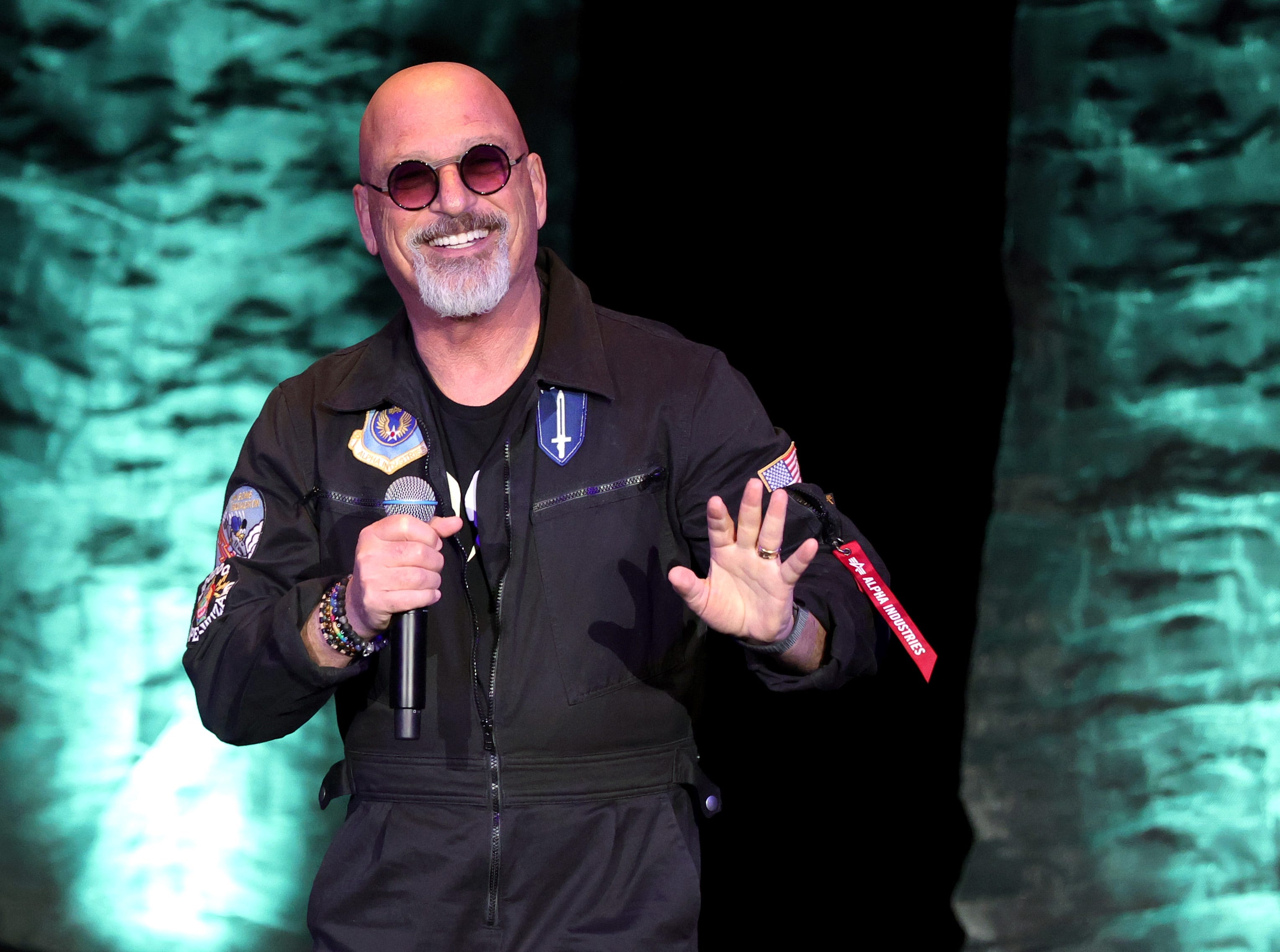 Howie Mandel speaks out on Kelly Ripa’s age comment