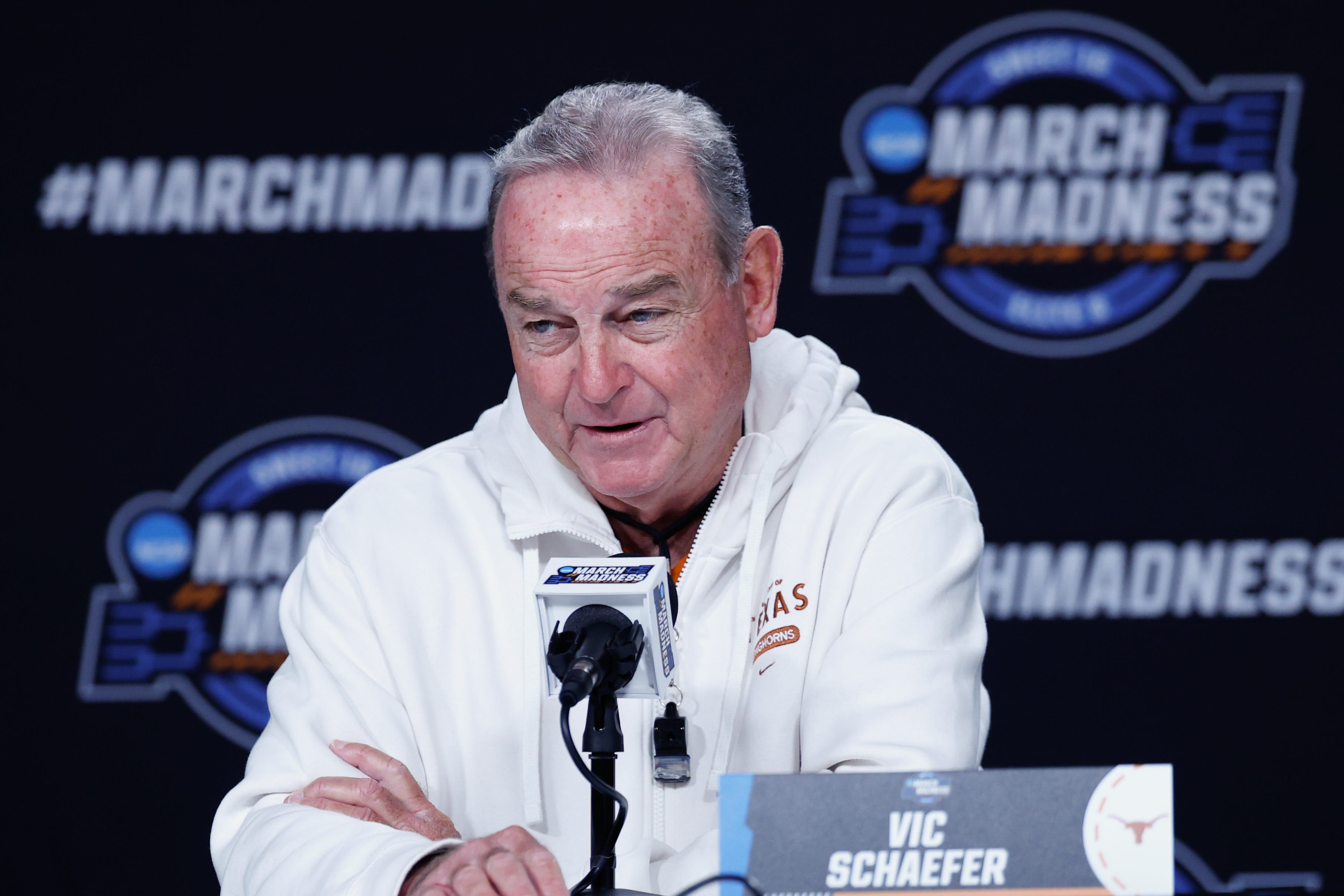 The No. 1 Texas Longhorns and No. 2 Michigan Wolverines face off in the Elite Eight. Who will advance to the Final Four?