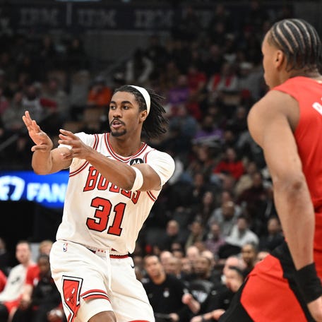 Feb 5, 2026; Toronto, Ontario, CAN; Chicago Bulls guard Jaden Ivey (31) passes against the Toronto Raptors in the second half at Scotiabank Arena.