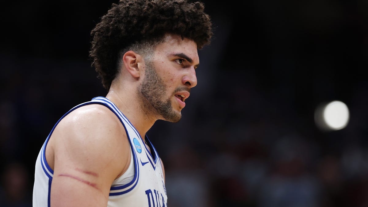 Ο σκάουτερ του ΝΒΑ συγκρίνει τον αστέρα του Ντιουκ Κάμερον Μπούζερ με τον Λούκα Ντόντσιτς