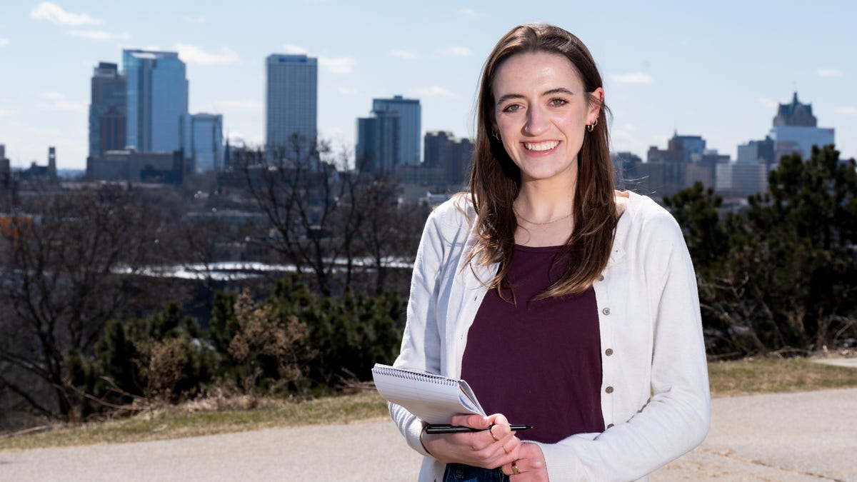 Η βραβευμένη Kelli Arseneau νέο μέρος του breaking-news beat