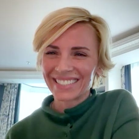 Sara Wyle reveals how she got her guest star role on "The Pitt" and what it was like on set.