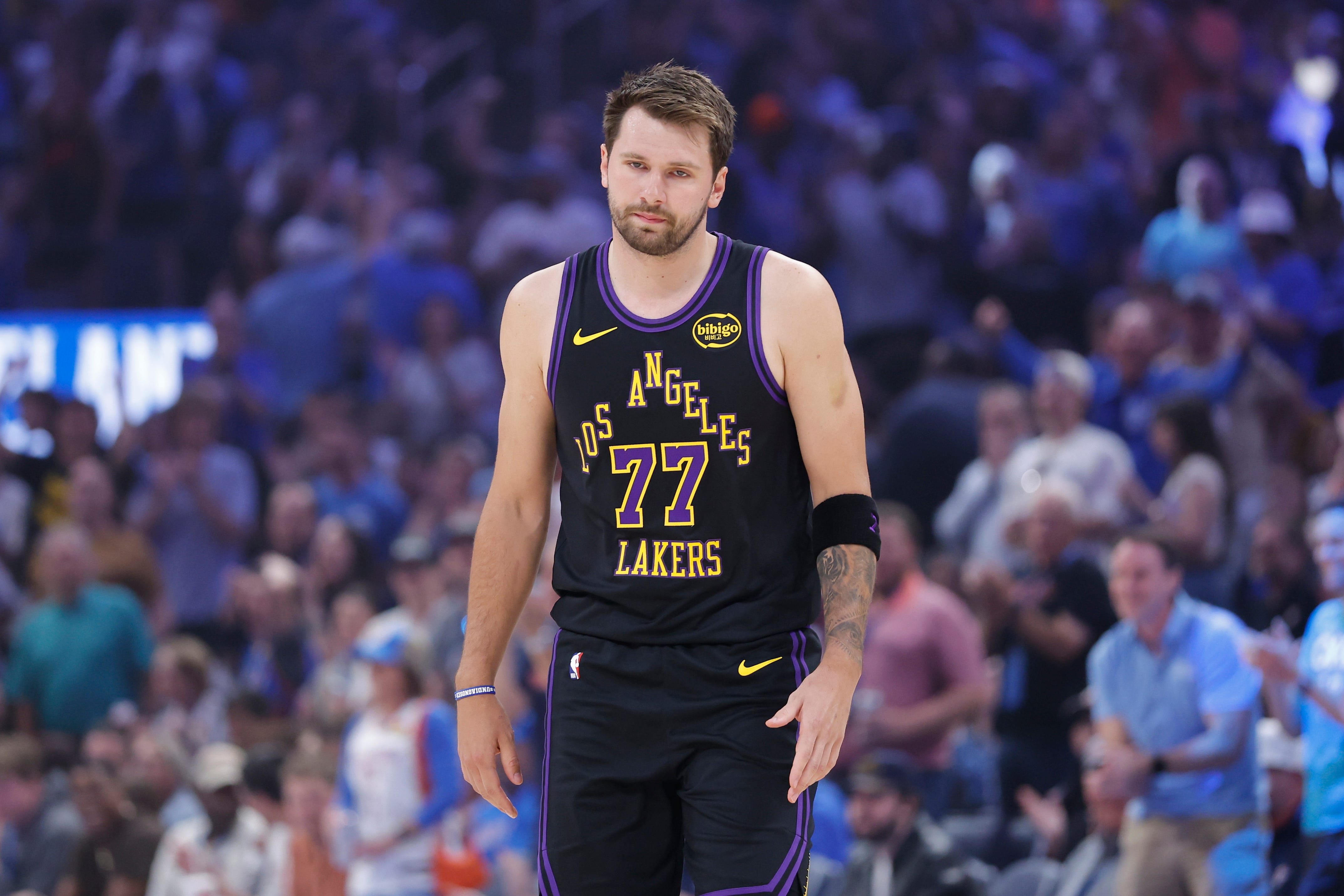 Luka Doncic injury update: Lakers star hurts leg in ugly outing vs Thunder