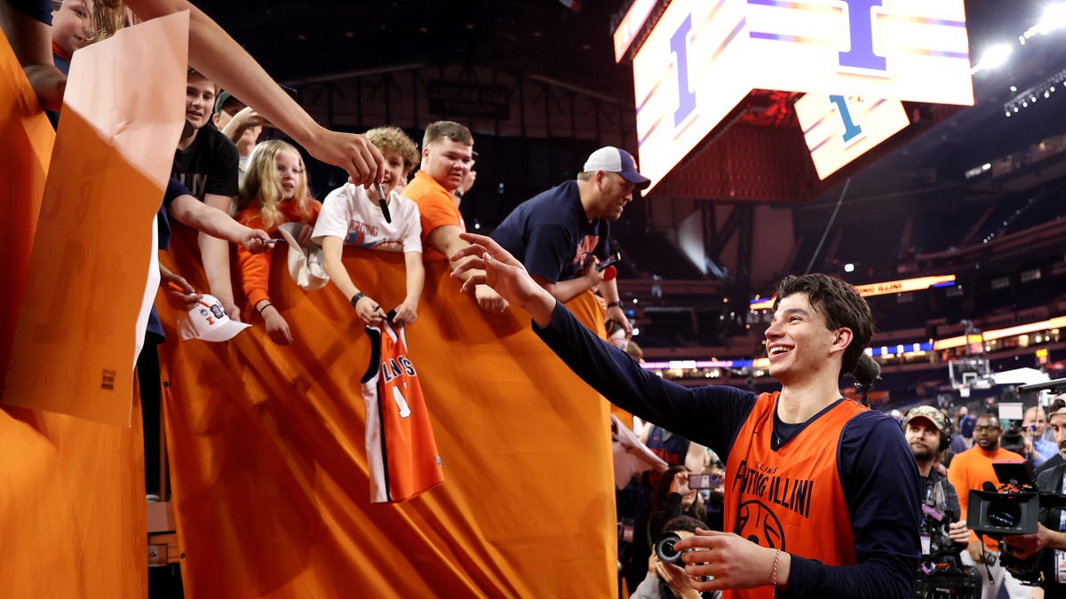 Illinois basketball fans nearly filled the lower bowl of Lucas Oil Stadium for the Illini's practice on Friday ahead of the 2026 Final Four.