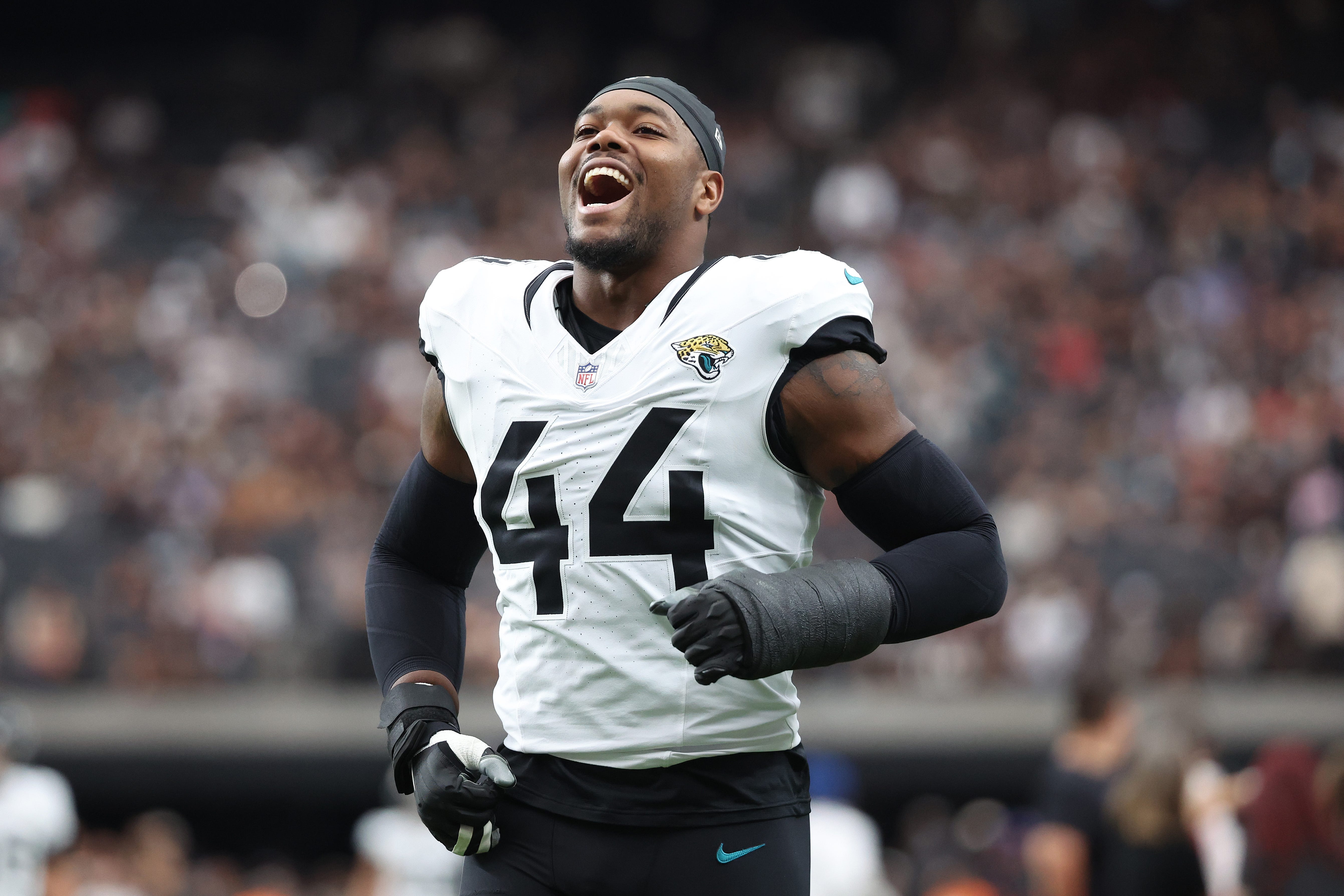 Travon Walker agreed to a sizable extension with the Jaguars on Friday, keeping the former No. 1 pick in Jacksonville for the foreseeable future.