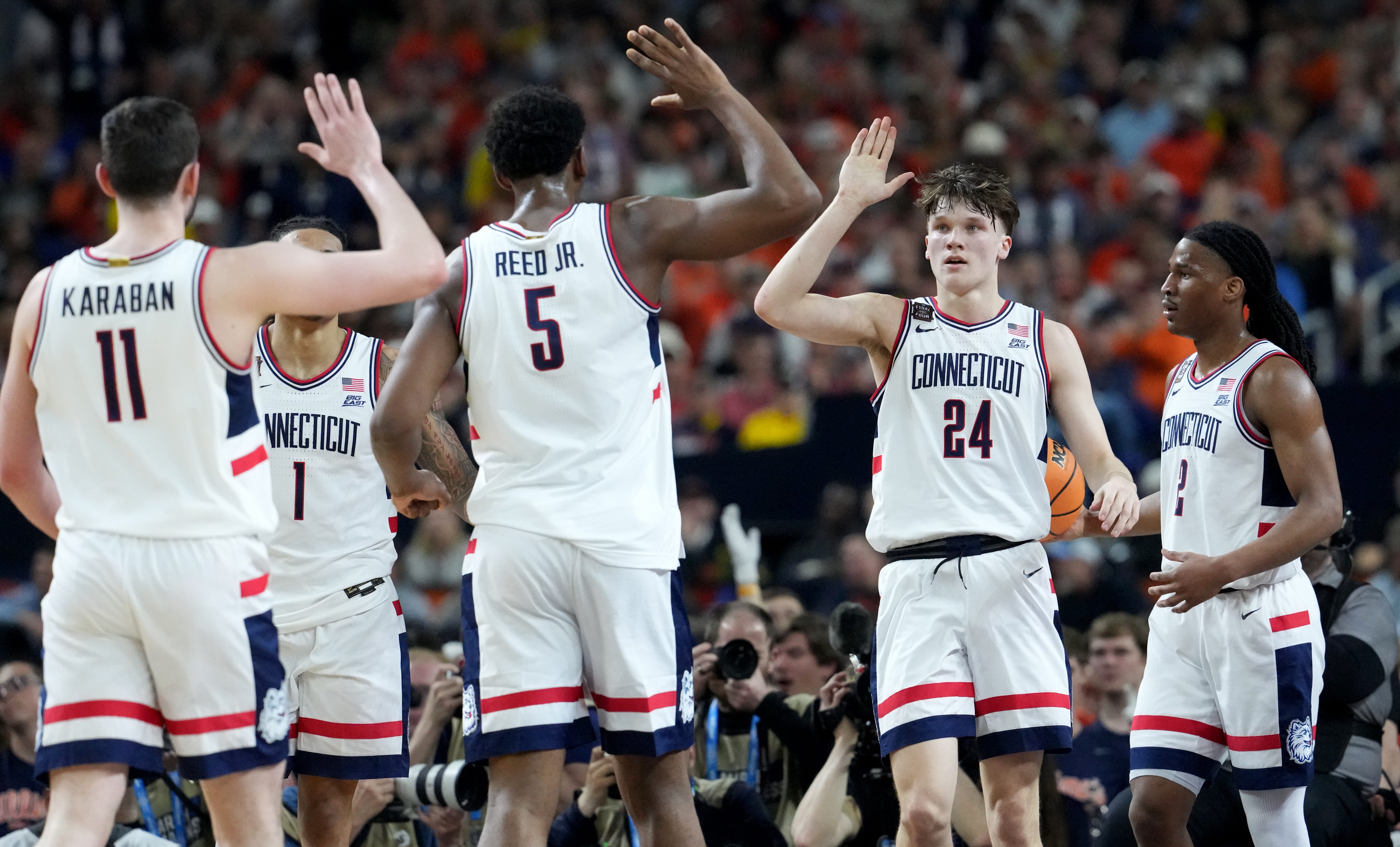 UConn beats Illinois in Final Four, will play for third national title in