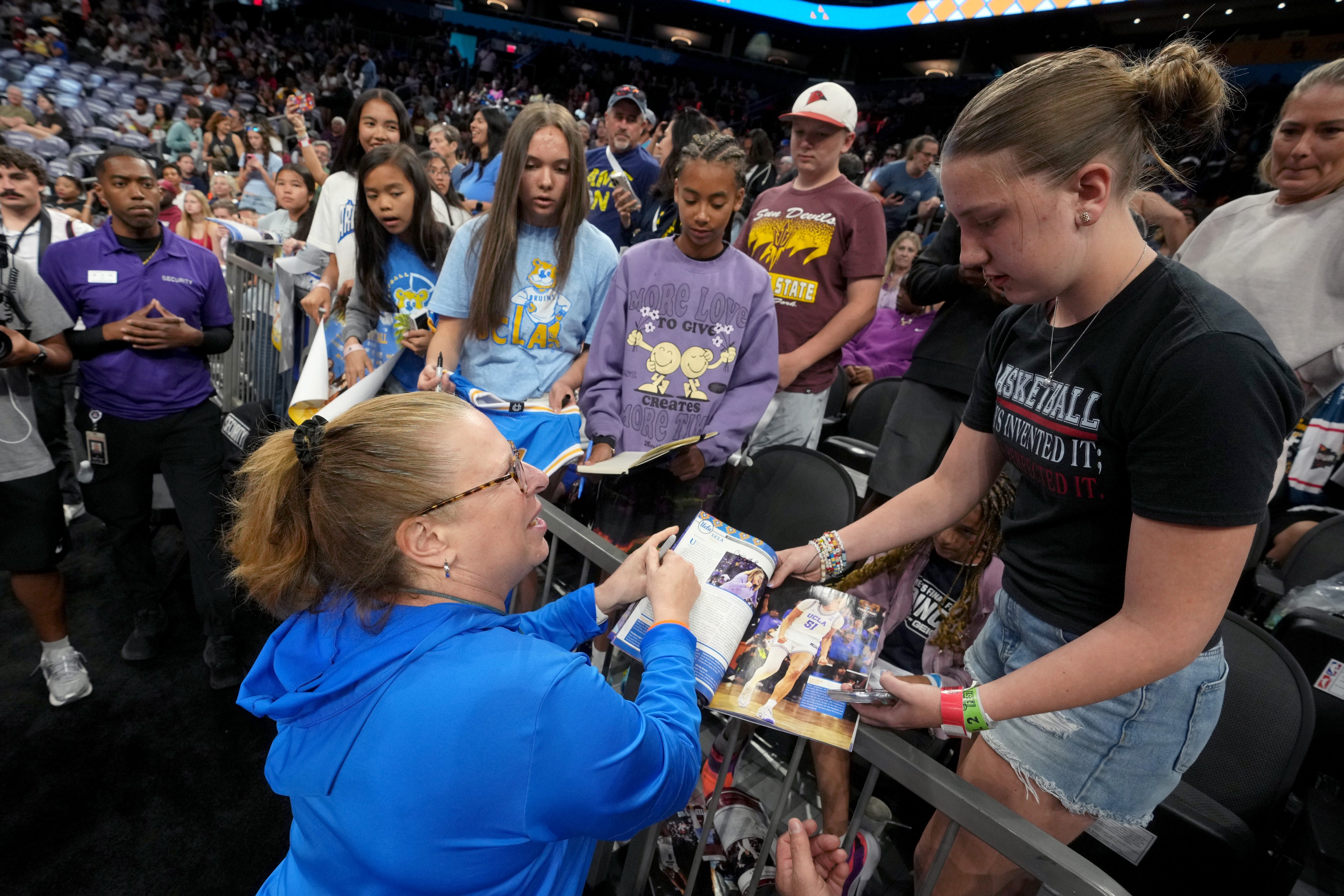 The two teams playing in the women's basketball national championship will once again be coached by two women, a trend in recent seasons.
